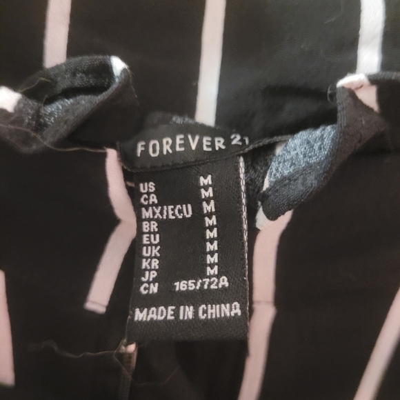 Forever 21, never worn, pants with pockets. Comfy, business cas, or dress em up. - Picture 5 of 6